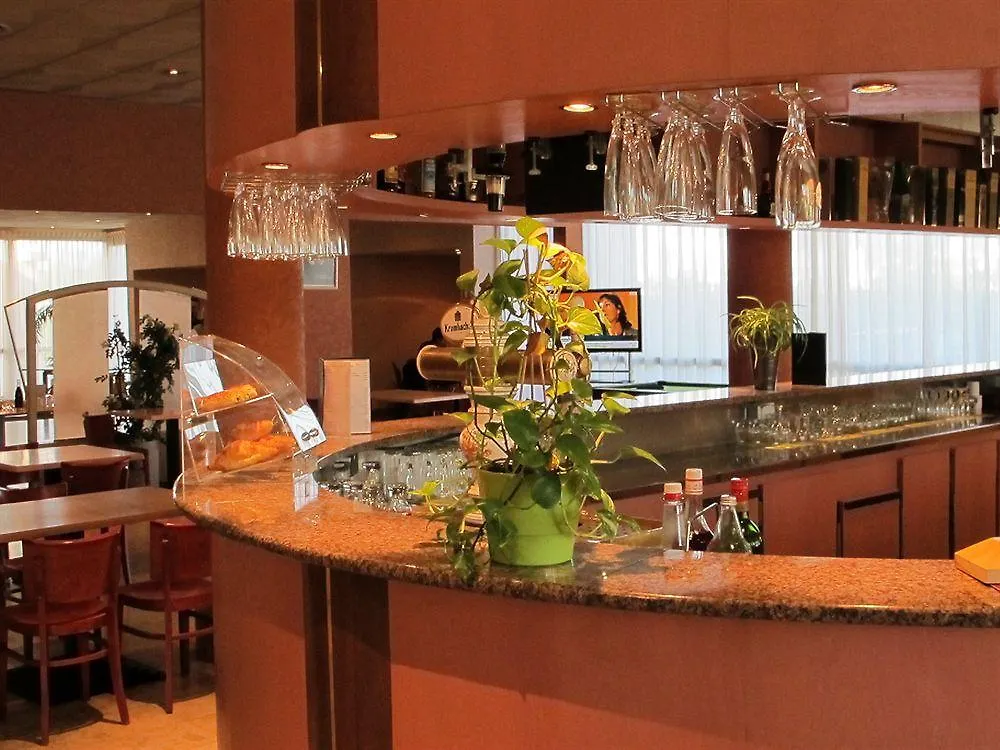 Logis Lyon Est Porte De L'Ain Saint-Maurice-de-Beynost 4*,  France
