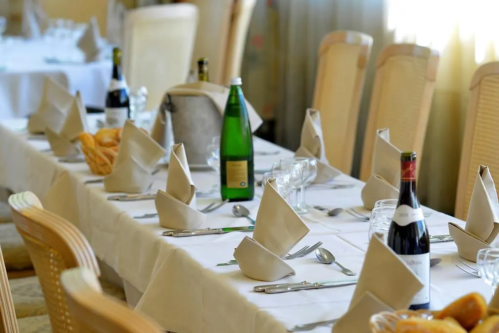 Logis Lyon Est Porte De L'Ain Saint-Maurice-de-Beynost 4*,  France