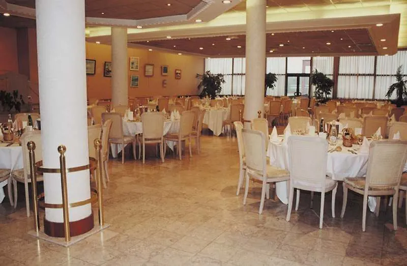 Logis Lyon Est Porte De L'Ain Saint-Maurice-de-Beynost 4*,