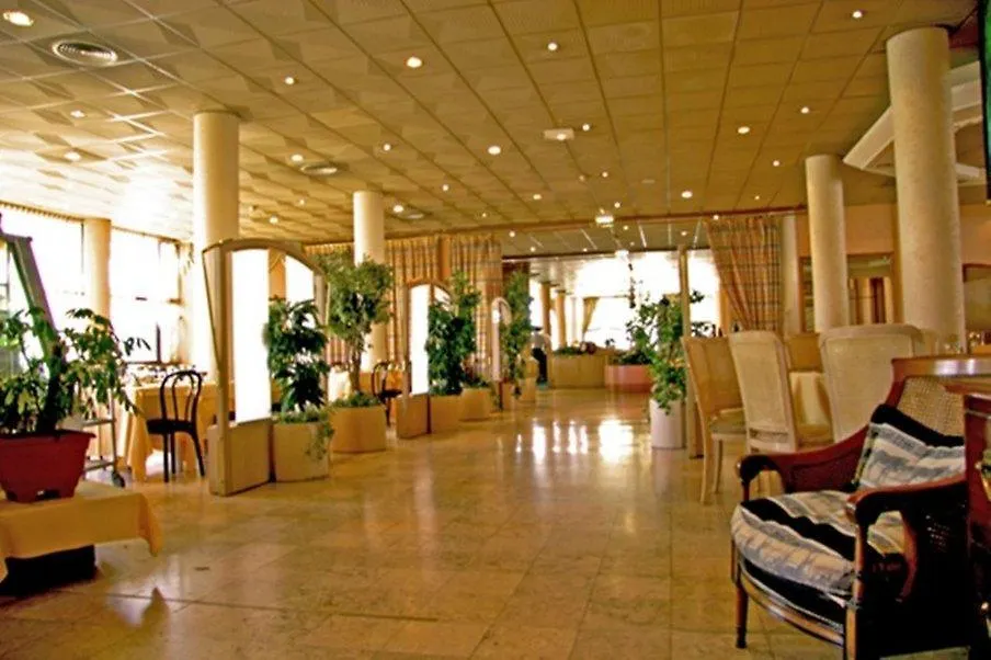 Hotel Logis Lyon Est Porte De L'Ain Saint-Maurice-de-Beynost