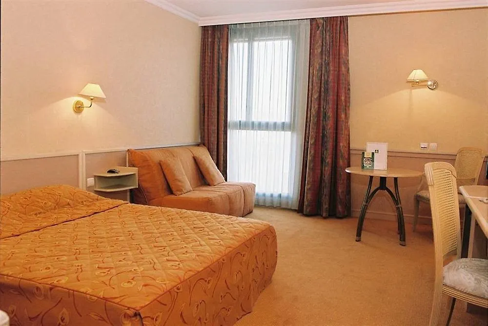 Hotel Logis Lyon Est Porte De L'Ain Saint-Maurice-de-Beynost