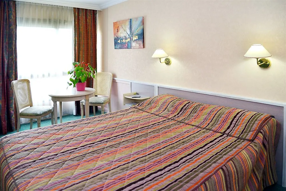 Logis Lyon Est Porte De L'Ain Saint-Maurice-de-Beynost 4*,