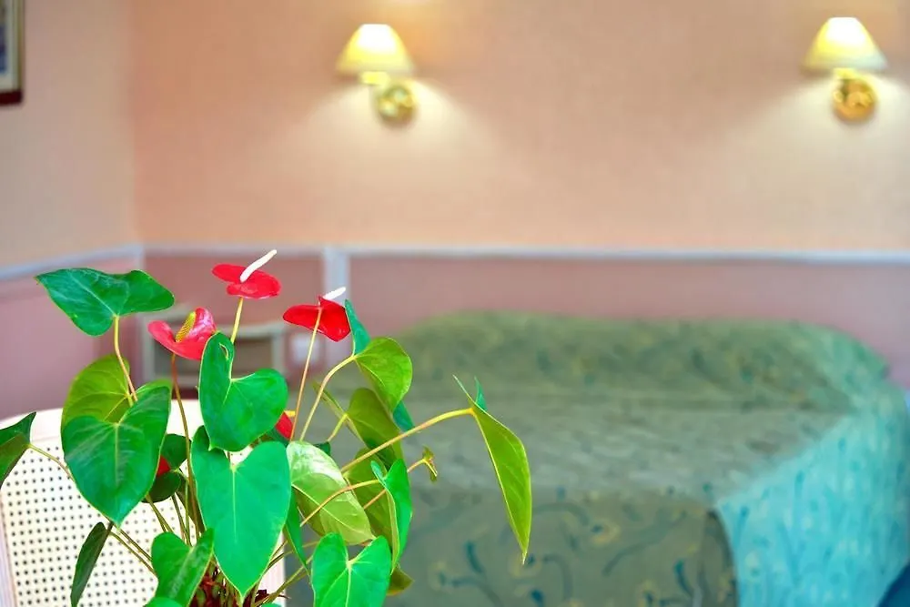 Hotel Logis Lyon Est Porte De L'Ain Saint-Maurice-de-Beynost