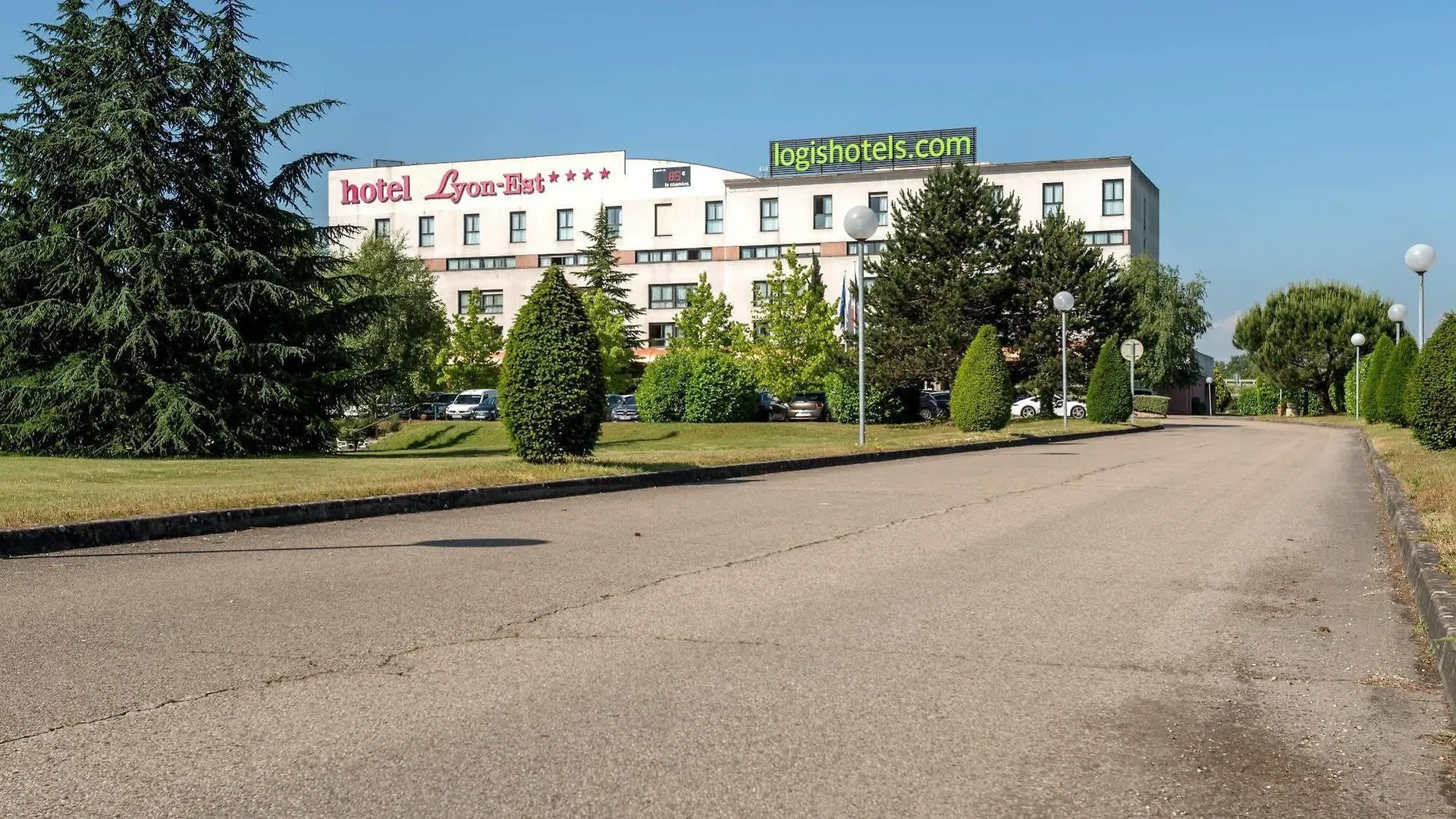 Logis Lyon Est Porte De L'Ain Saint-Maurice-de-Beynost 4*,  France