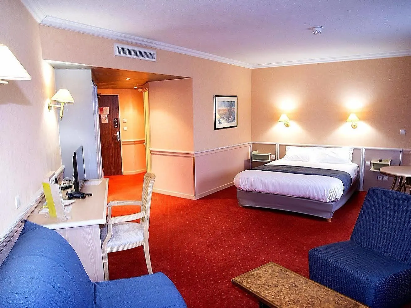 Logis Lyon Est Porte De L'Ain Saint-Maurice-de-Beynost Hotel