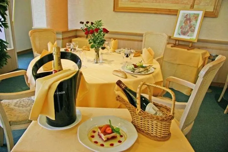 Hotel Logis Lyon Est Porte De L'Ain Saint-Maurice-de-Beynost