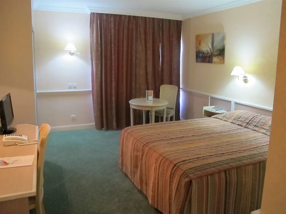 Logis Lyon Est Porte De L'Ain Saint-Maurice-de-Beynost