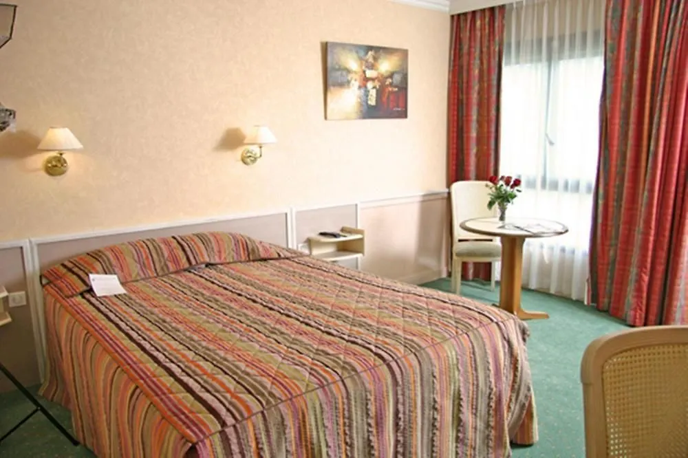 Hotel Logis Lyon Est Porte De L'Ain Saint-Maurice-de-Beynost