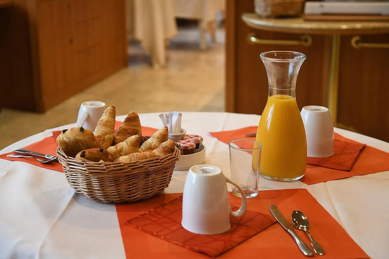 **** Hotel Logis Lyon Est Porte De L'Ain Saint-Maurice-de-Beynost France